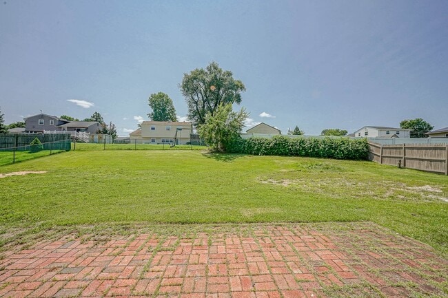 Building Photo - 411 Greenview Dr