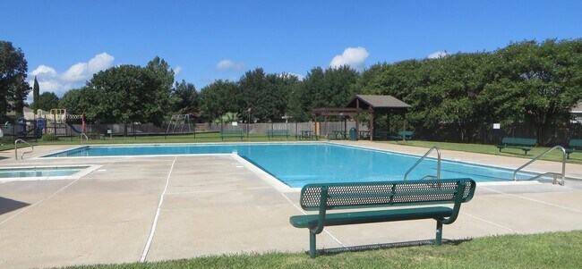 Building Photo - 4 Bedroom 2 Bathroom Churchill Farms Georg...