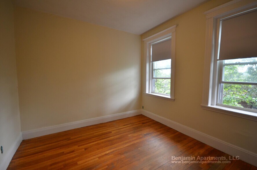Building Photo - 8 Egremont Rd