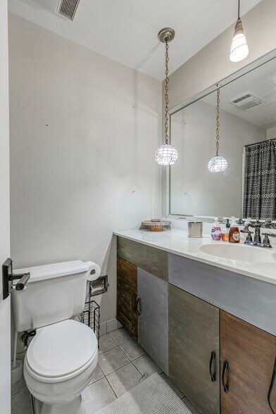 Building Photo - 3 N Christopher Columbus Blvd