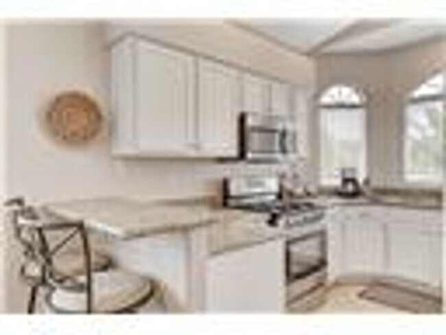Building Photo - IMMACULATE FURNISHED 3BEDROOM GREEN VALLEY BEAUTY!