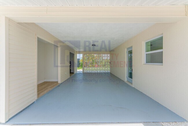 Building Photo - 411 Pine Tree Terrace