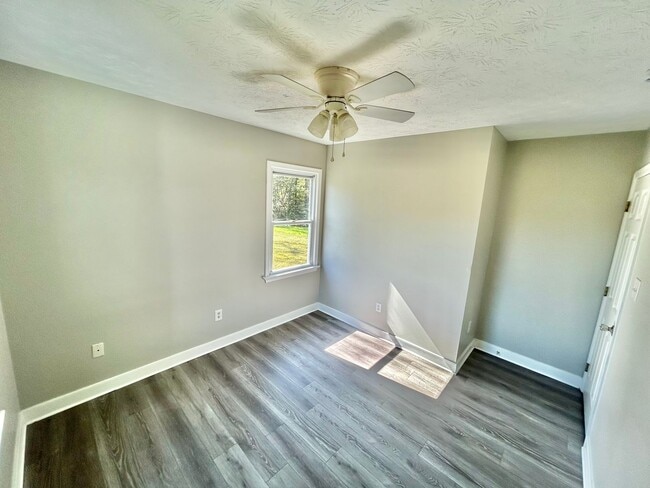 Building Photo - 9089 Pine Hill Rd
