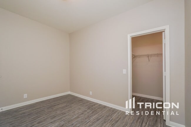 Building Photo - 14640 Maple Terrace San Antonio TX