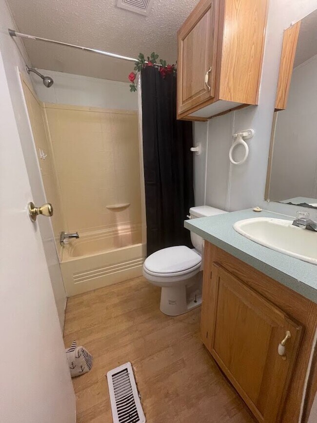 Building Photo - New on Market!