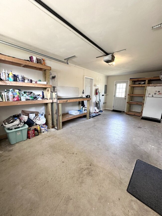 Building Photo - Charming Updated Home in Prime Chesapeake Location – Spacious Layout & Modern Touches!