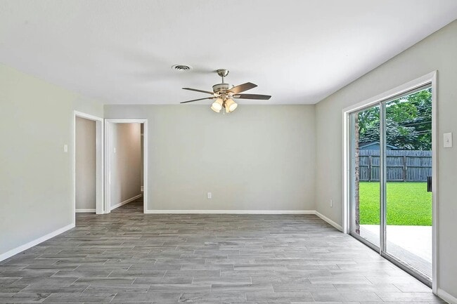 Building Photo - 5815 Effingham Dr