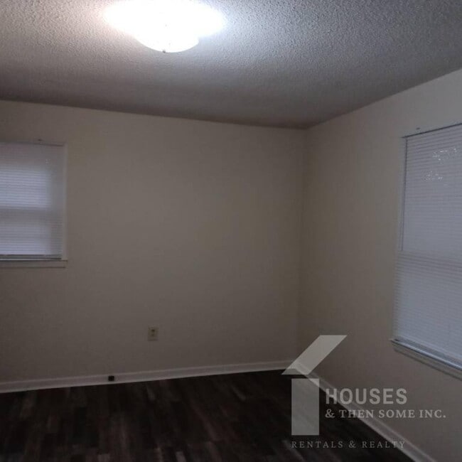 Building Photo - 1321 New Cut Rd