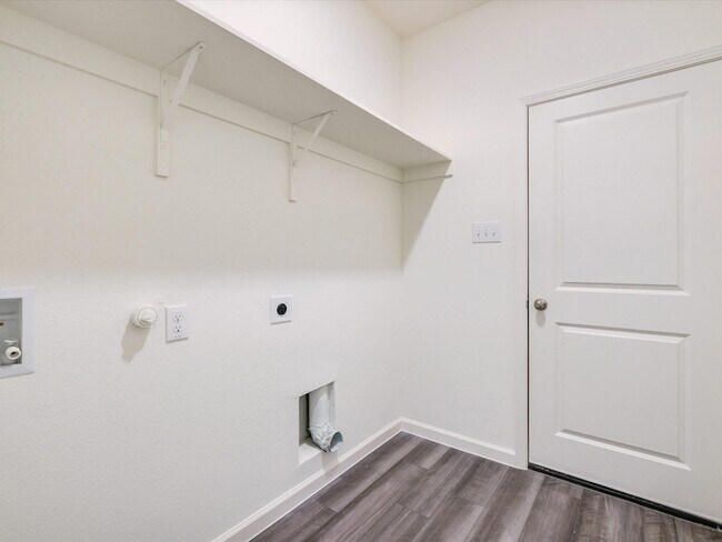 Building Photo - 1553 Shadow Hawk Dr