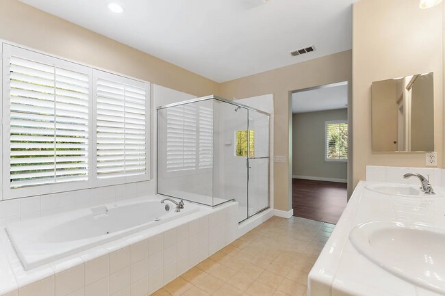 Building Photo - 25617 Henley Way