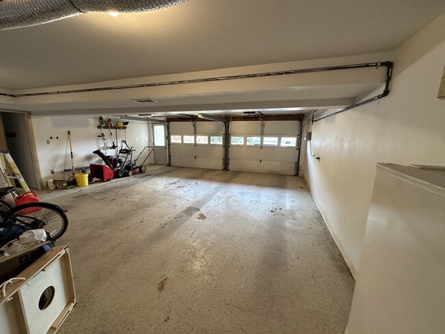 Building Photo - 2750 Greenbriar Dr
