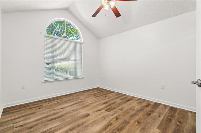 Building Photo - 1305 Village Ln