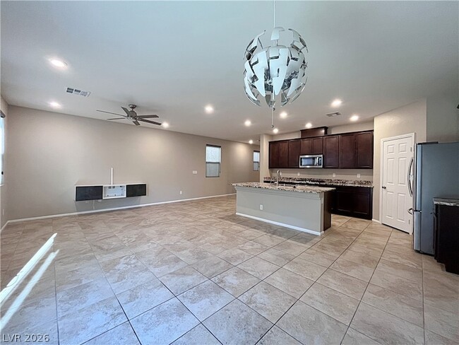 Building Photo - 5587 Lushan St