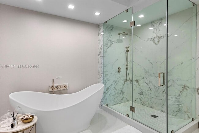 Building Photo - 16001 Collins Ave