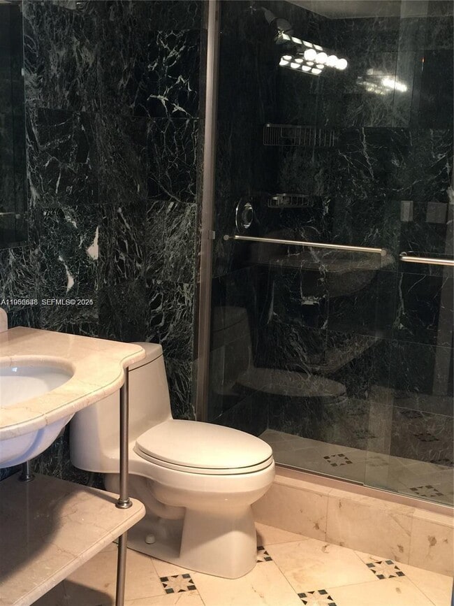 Building Photo - 1904 S Ocean Dr