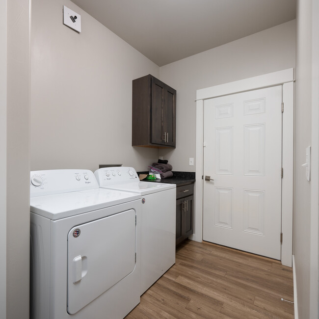 Building Photo - 3083 Warbler Way