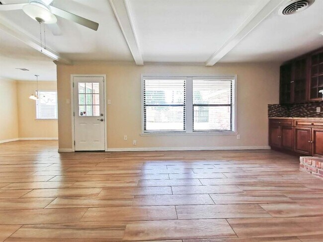 Building Photo - 10307 Cedarhurst Dr