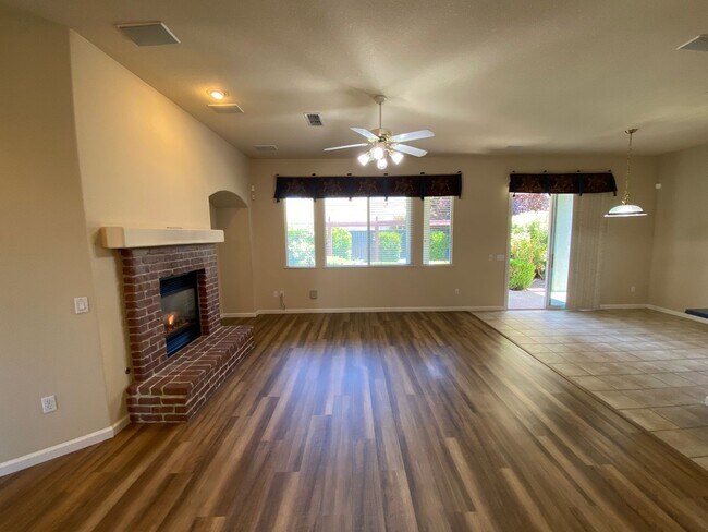 Building Photo - Beautiful 55+ Home in Heritage Lakeside