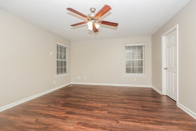 Building Photo - 1924 Pennington Dr