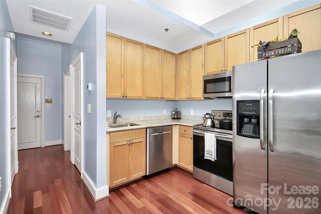 Building Photo - 115 E Park Ave