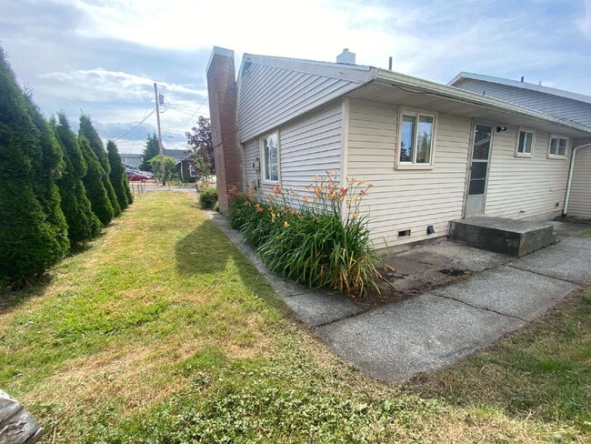 Building Photo - Charming 2-Bed Duplex Retreat in Bellingha...