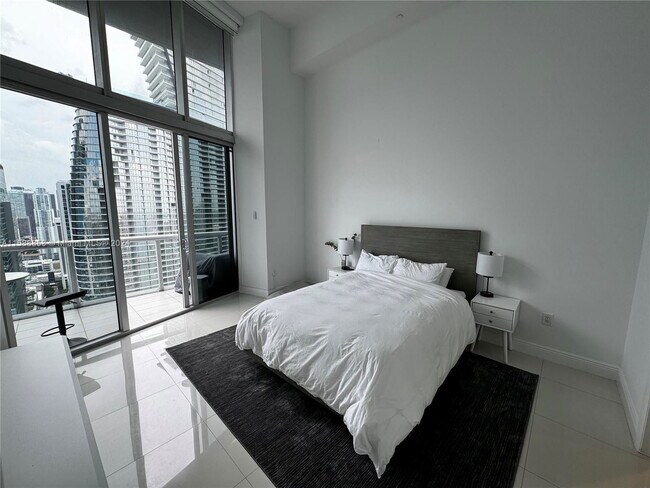 Building Photo - 475 Brickell Ave