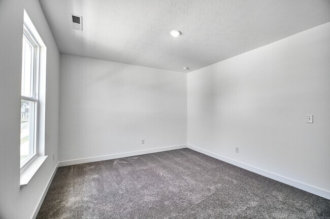 Building Photo - 404 W Monroe St