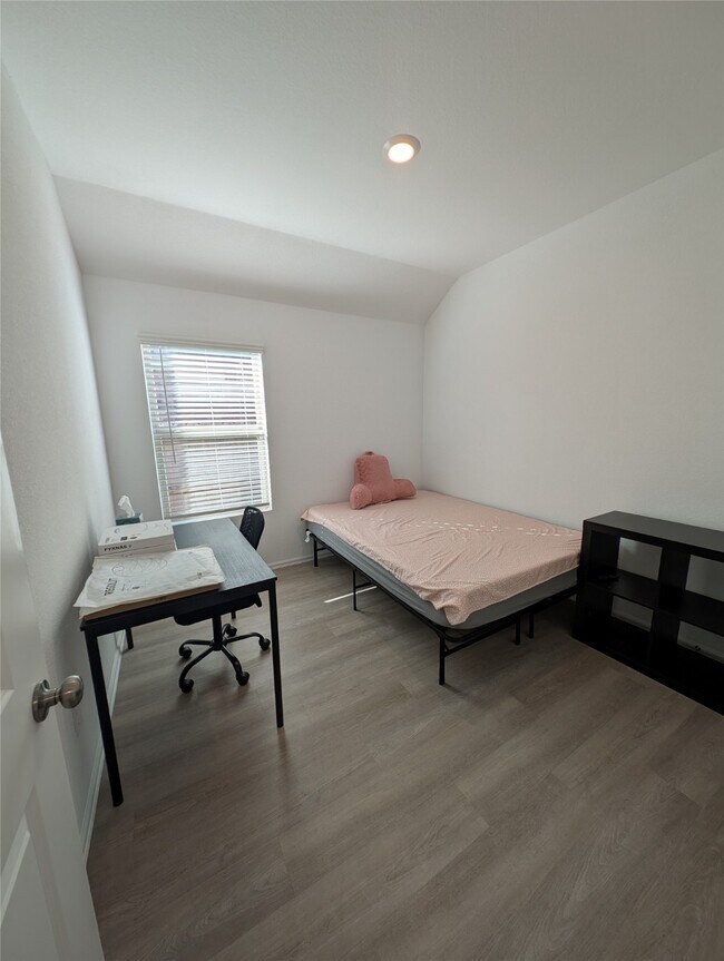 Building Photo - 9918 Highland Harvest Dr