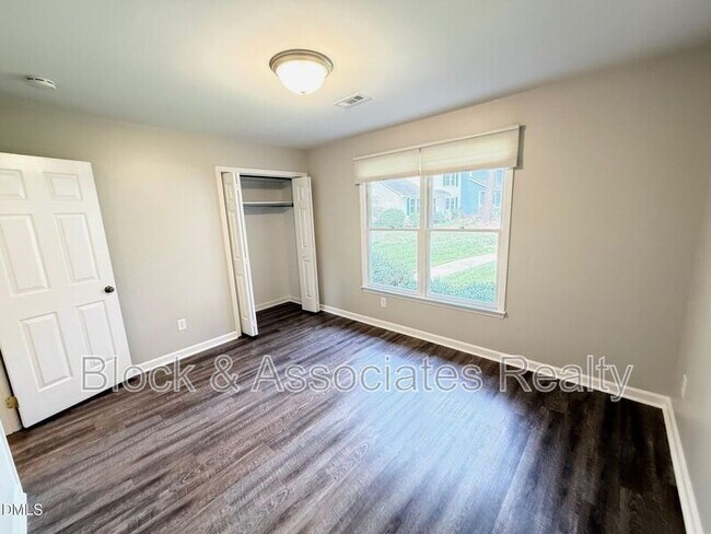 Building Photo - 6400 Meadow View Dr