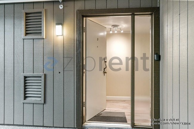 Building Photo - 3335 Brittan Ave