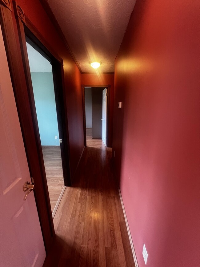 Building Photo - 230 S Circlecrest Dr