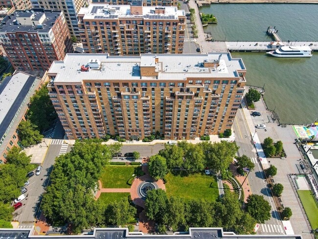Building Photo - 1314 Hudson St
