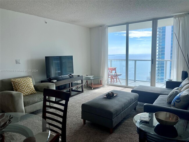 Building Photo - 1155 Brickell Bay Dr