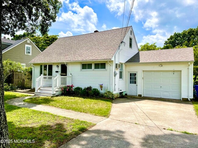 Building Photo - 18 Point O Woods Dr