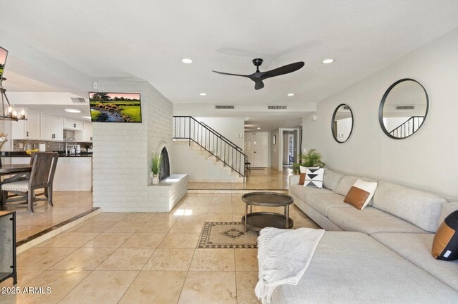 Building Photo - 7802 E MacKenzie Dr