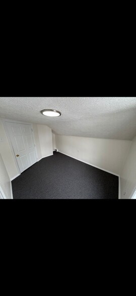 Building Photo - 191 Parkinson Ave