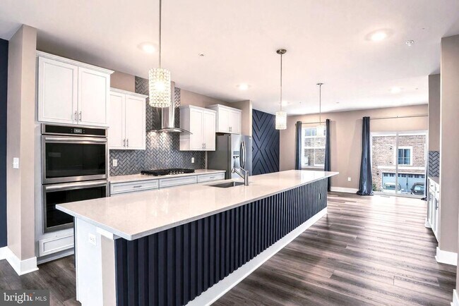 Building Photo - 4175 Brodie Pl
