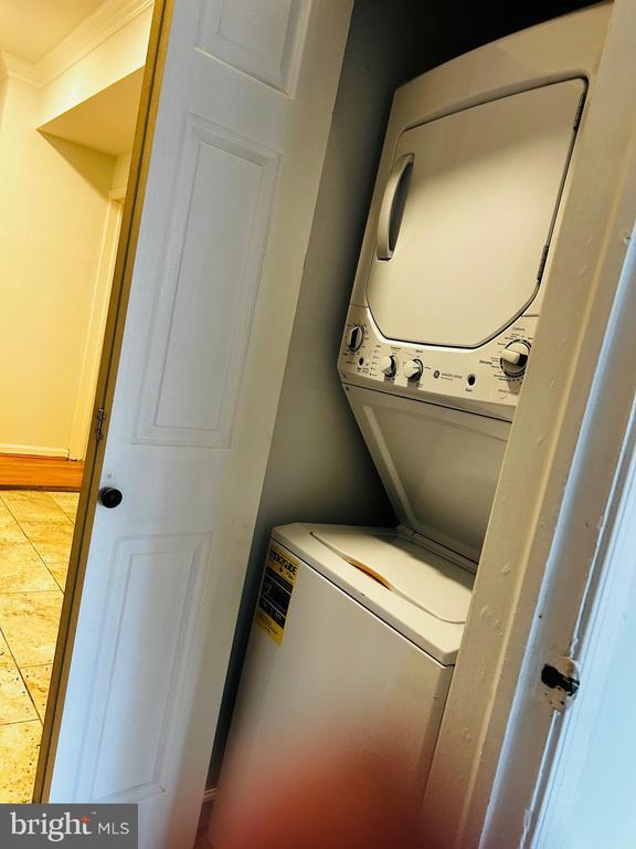 Building Photo - 225 10th St NE