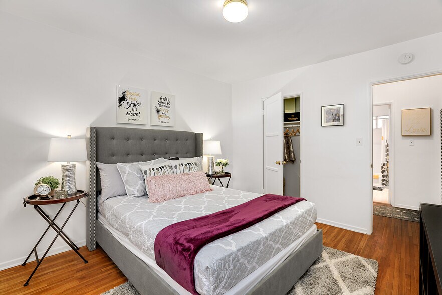 Building Photo - 2427 Centinela Ave