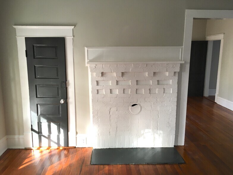 Building Photo - 2331 Englewood Ave