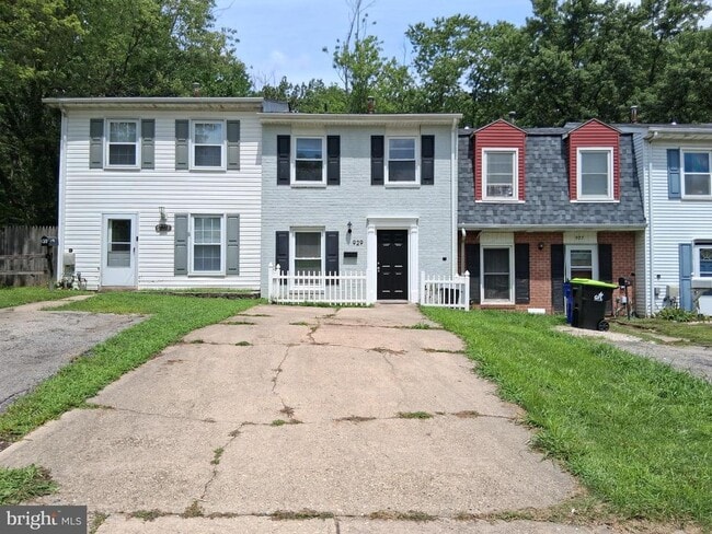 Building Photo - 929 Topview Dr