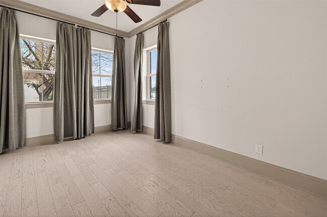 Building Photo - 722 Imperial Blvd