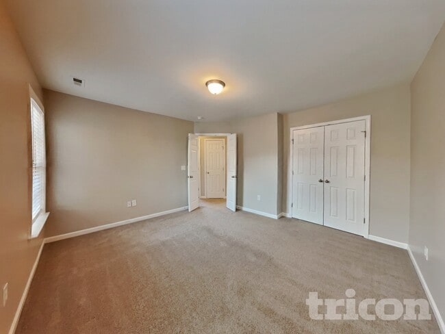 Building Photo - 45 Red Coat Dr