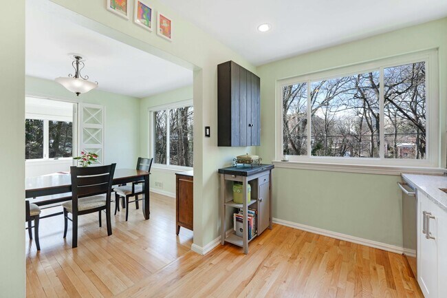 Building Photo - 5128 Linnean Terrace NW