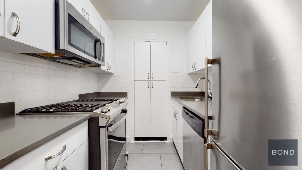 Building Photo - 405 E 56th St