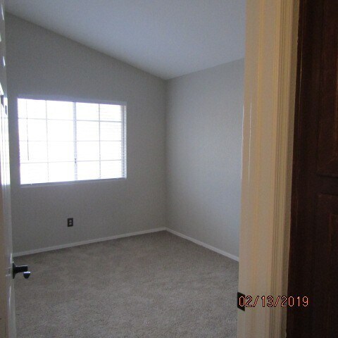 Building Photo - Gorgeous home with upgrades and move in ready