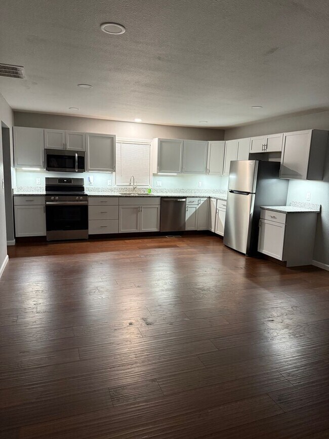 Building Photo - Very Nice 3 Bedroom home in great location!