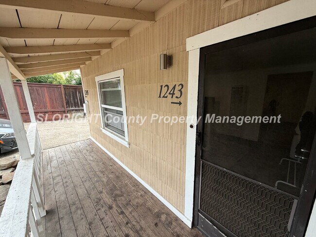 Building Photo - AVAILABLE NOW - Two Blocks From Poly - 2 Bed / 1 Bath