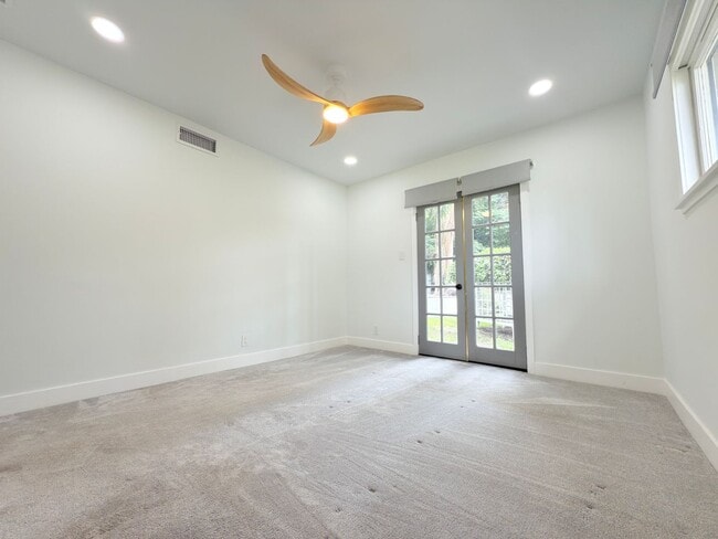 Building Photo - Luxury 3-Bedroom + Bonus Room Home in Gate...