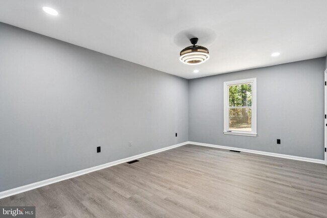 Building Photo - 39 Hidden Lake Dr